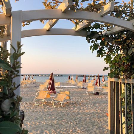 Hotel Locanda Delle Dune ベラーリア・イジェア・マリーナ エクステリア 写真