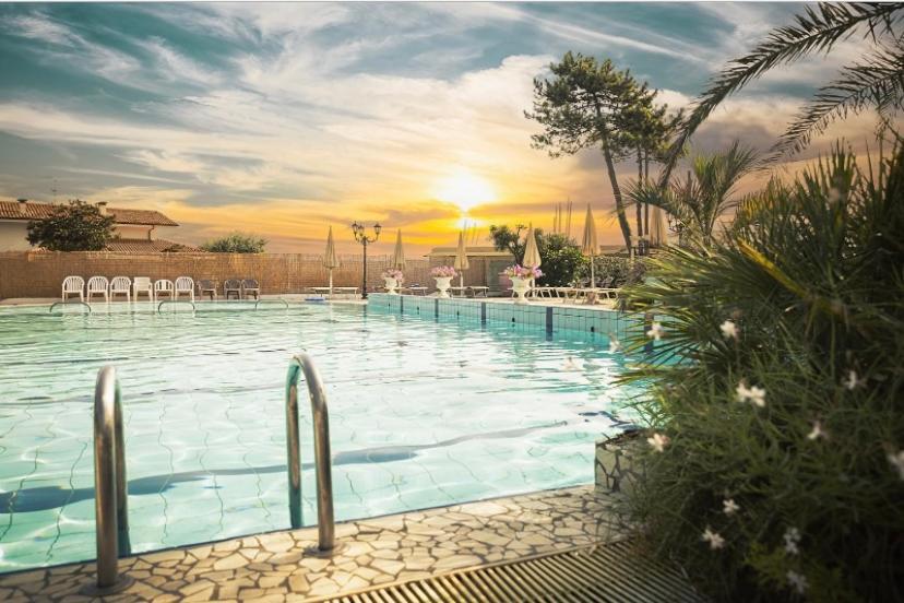 Hotel Locanda Delle Dune ベラーリア・イジェア・マリーナ エクステリア 写真
