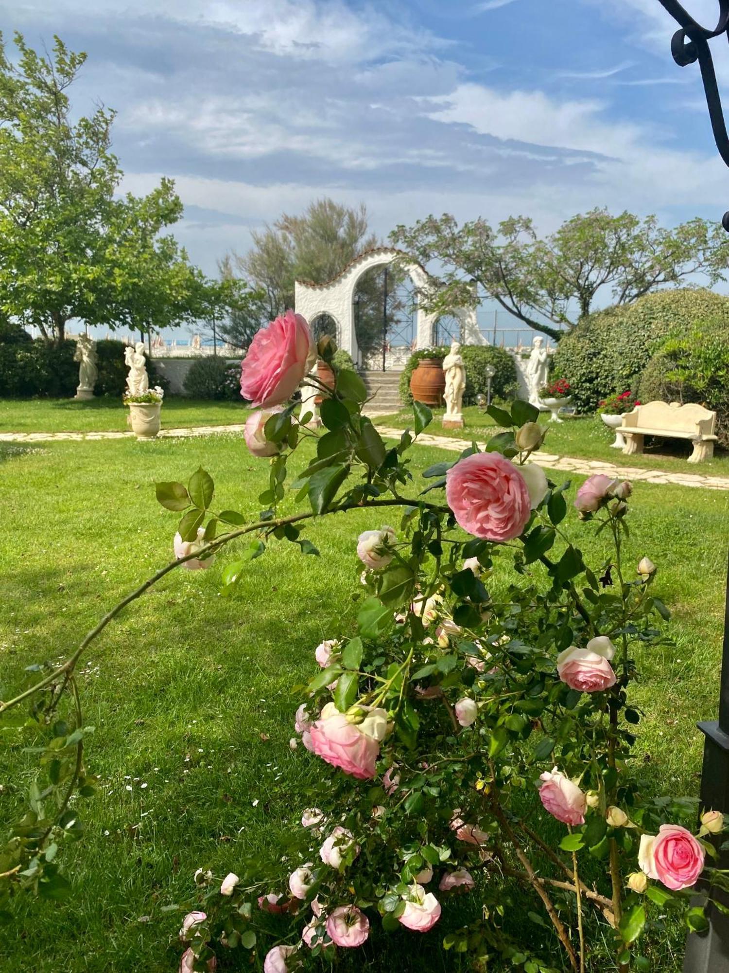 Hotel Locanda Delle Dune ベラーリア・イジェア・マリーナ エクステリア 写真