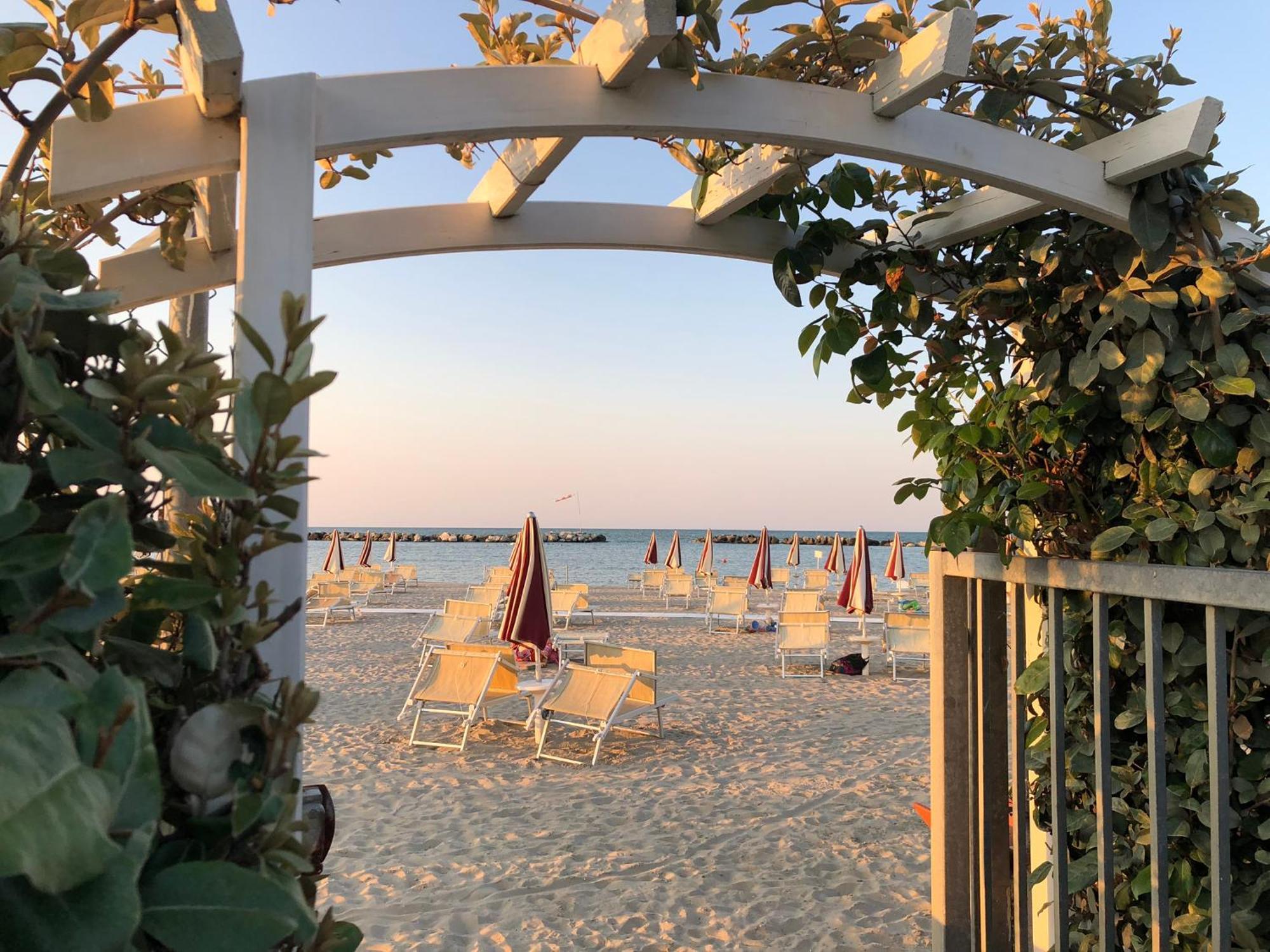 Hotel Locanda Delle Dune ベラーリア・イジェア・マリーナ エクステリア 写真